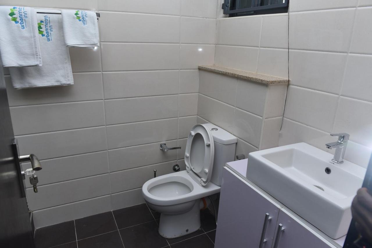 לגוס Urban Metro Inn מראה חיצוני תמונה